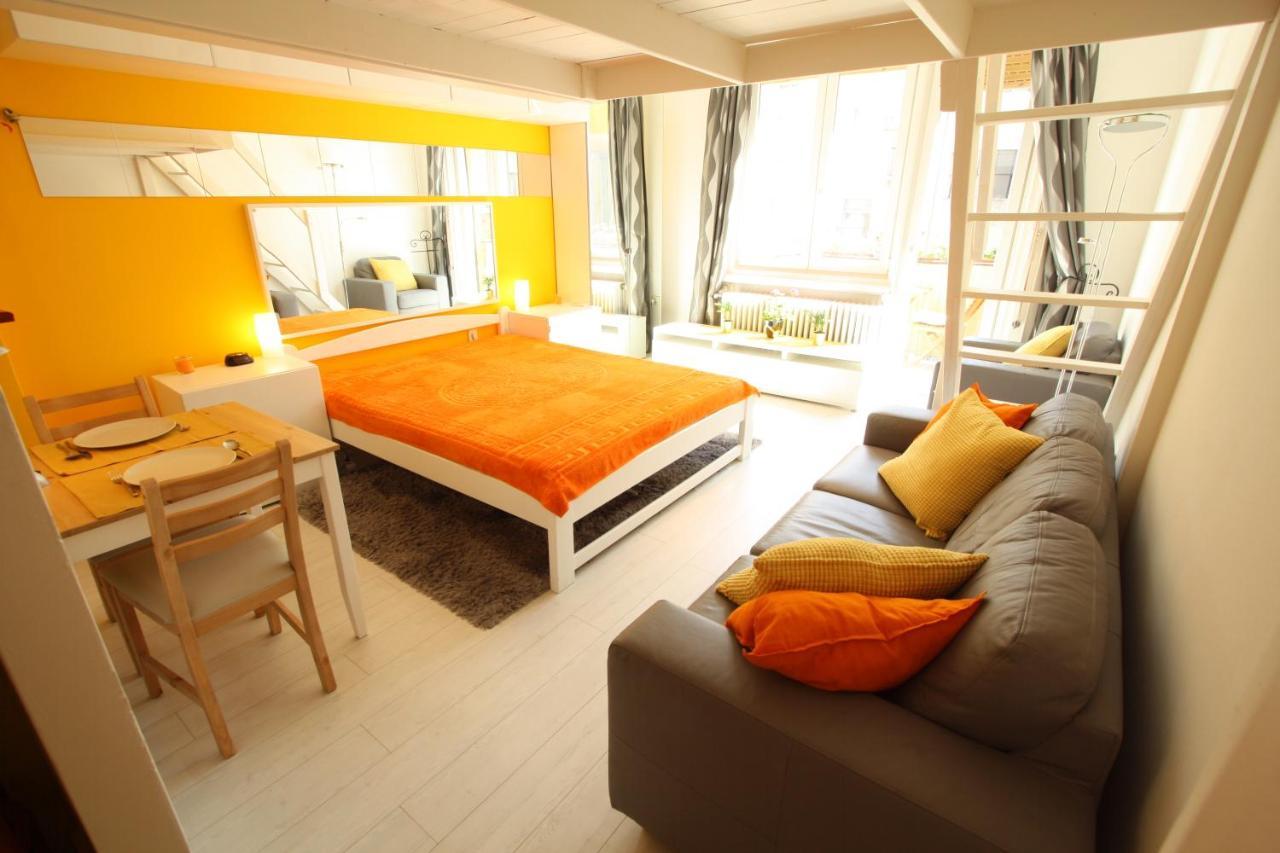 Sunny Studio With Balcony In Party District 布达佩斯 外观 照片
